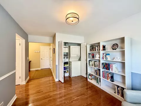 Other - 1118 Oakview Dr, Wheaton, IL 60187 photo 4 of 9
