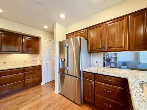 Kitchen - 1118 Oakview Dr, Wheaton, IL 60187 photo 2 of 3