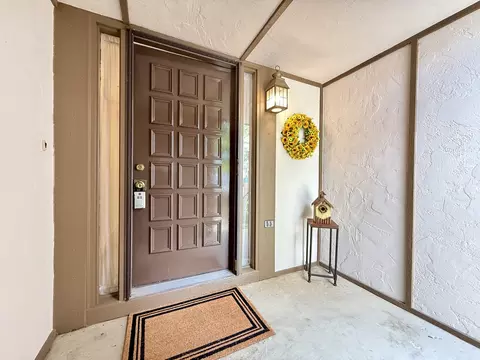 Exterior - 1118 Oakview Dr, Wheaton, IL 60187 photo 4 of 13