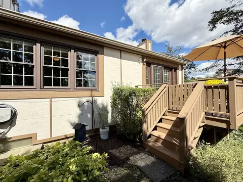 Exterior - 1118 Oakview Dr, Wheaton, IL 60187 photo 9 of 13