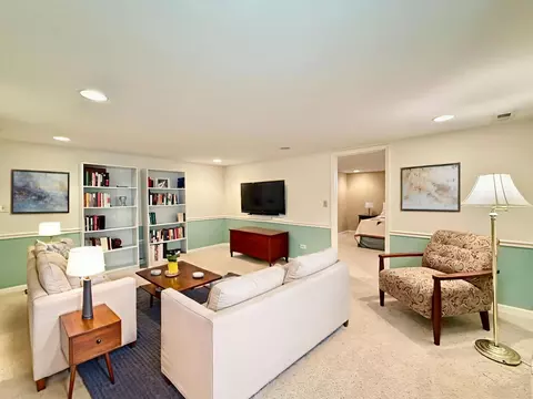 Living - 1118 Oakview Dr, Wheaton, IL 60187 photo 9 of 9