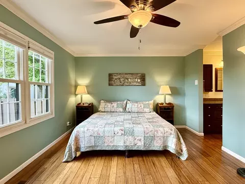 Bedroom - 1118 Oakview Dr, Wheaton, IL 60187 photo 1 of 5