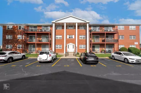 6135 W 94th St #B1, Oak Lawn, IL 60453