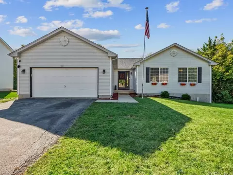 110 Shawnee Ln, Harvard, IL 60033