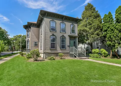 205 N Wright St, Naperville, IL 60540