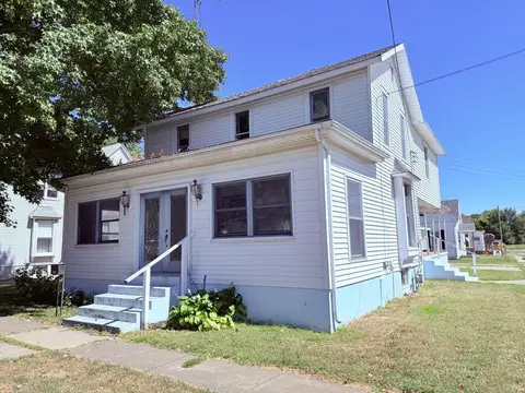 402 N Madison St, Clinton, IL 61727