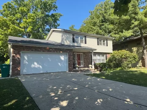 821 W Karen Dr, Decatur, IL 62526