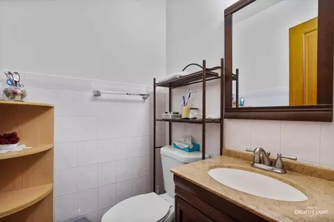 Bath - 714 Oak Ave, Aurora, IL 60506 photo 1 of 5