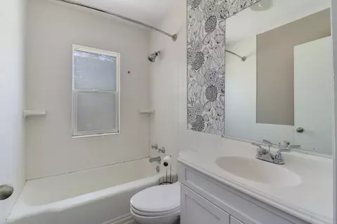 Bath - 406 E Sycamore St, Normal, IL 61761 photo 1 of 2