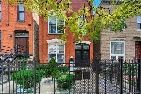 2245 W Erie St, Chicago, IL 60612
