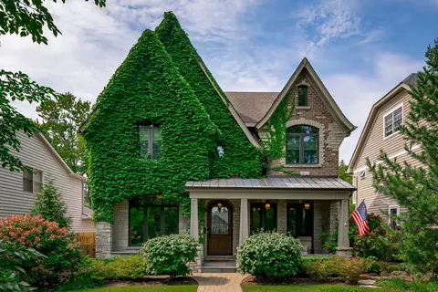 14 S Thurlow St, Hinsdale, IL 60521