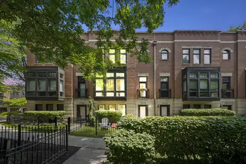 1710 W Surf St, Chicago, IL 60657