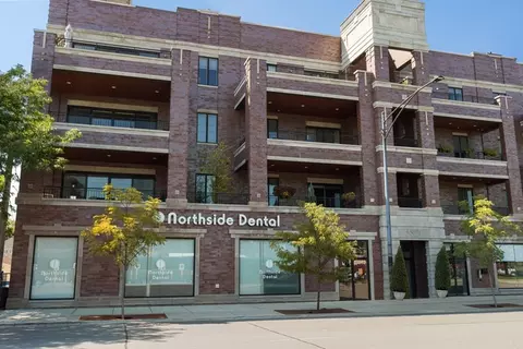 5820 N Clark St #401, Chicago, IL 60660