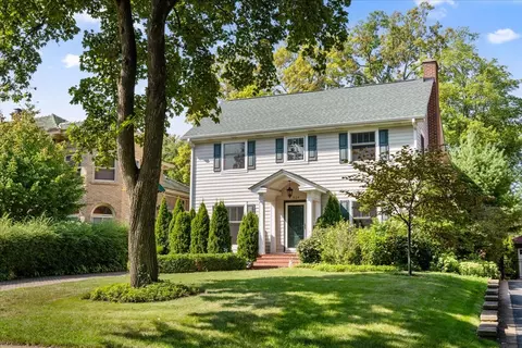 924 Chestnut Ave, Wilmette, IL 60091