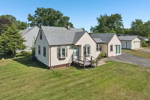 206 E Hawthorne Dr, Round Lake Beach, IL 60073