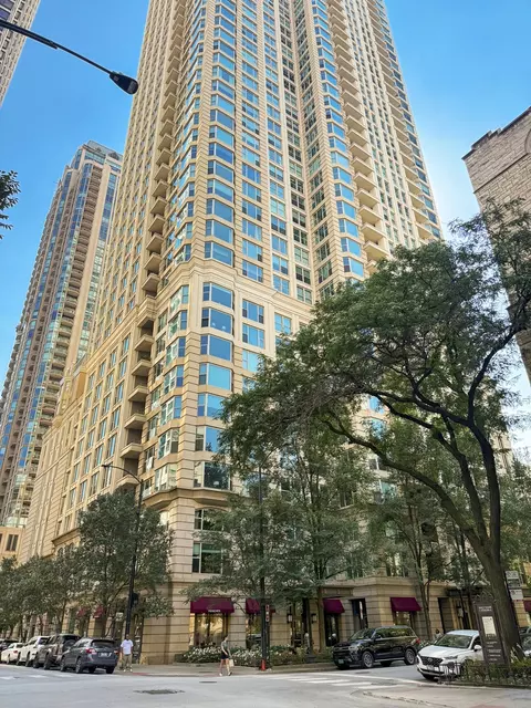 25 E Superior St #902, Chicago, IL 60611