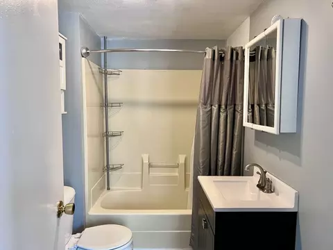 Bath - 1410 3rd Ave, Sterling, IL 61081 photo 1 of 2