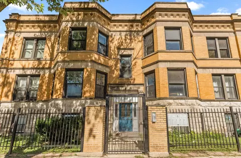 3264 W Wrightwood Ave #2, Chicago, IL 60647