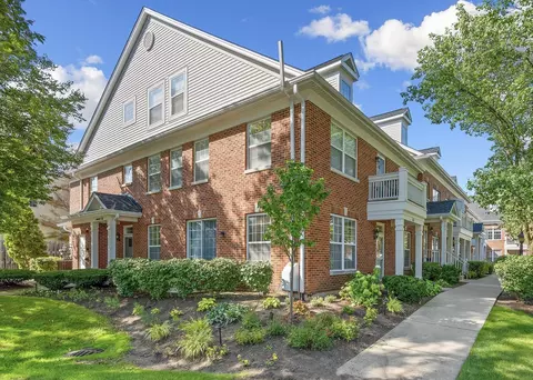 435 Commons Cir #NA, Clarendon Hills, IL 60514