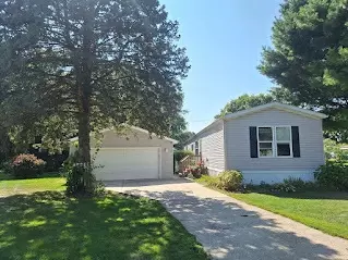 19 Countryside Ests, Sandwich, IL 60548
