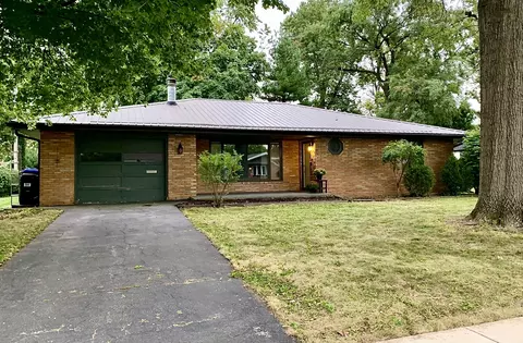 304 Seville Rd, Bloomington, IL 61701