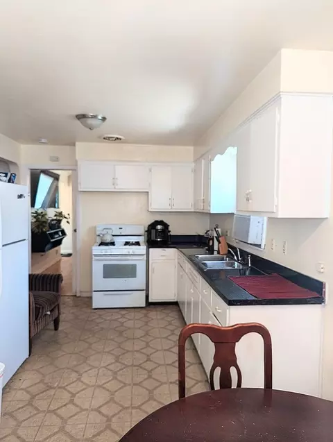 Kitchen - 549 E 103rd Pl, Chicago, IL 60628 photo 1 of 1
