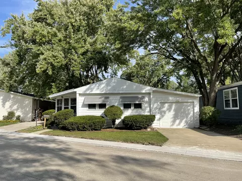 1101 Lakewood Rd, Elgin, IL 60123