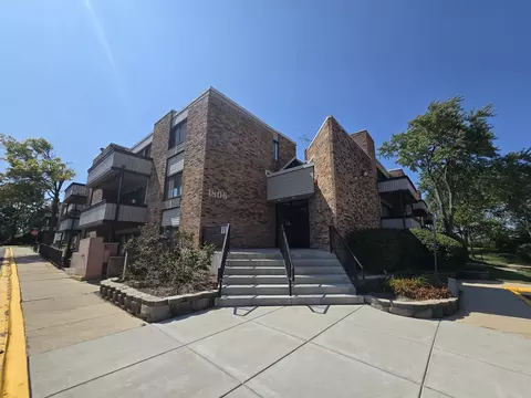1806 Hemlock Pl #106, Schaumburg, IL 60173