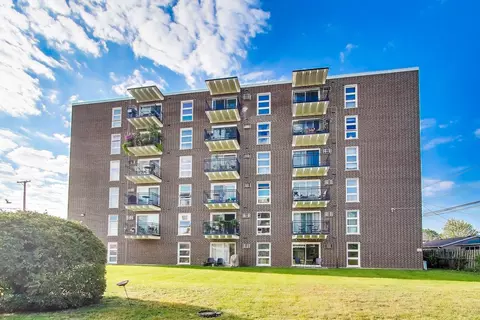 7229 W Higgins Ave #602, Chicago, IL 60656