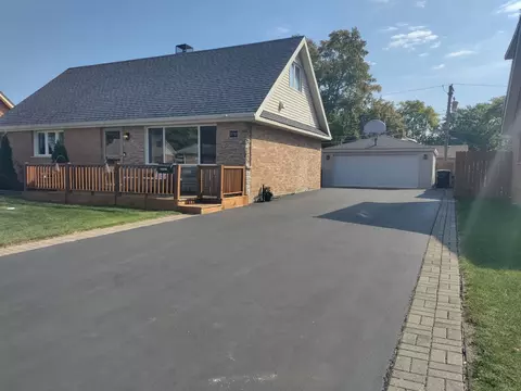 8741 S Cranbrook Ln, Bridgeview, IL 60455