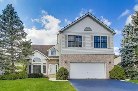 245 Hidden Creek Rd, Lake Zurich, IL 60047