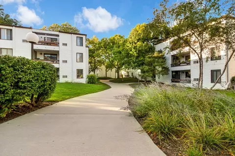 338 W Miner St #1A, Arlington Heights, IL 60005