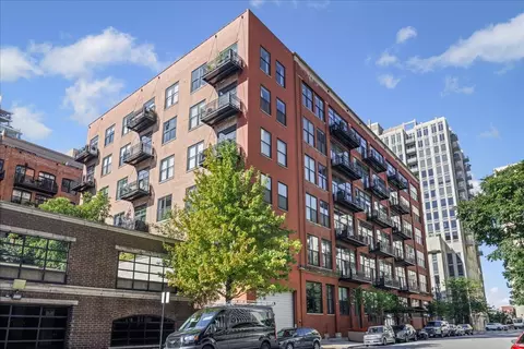 525 W Superior St #224, Chicago, IL 60654
