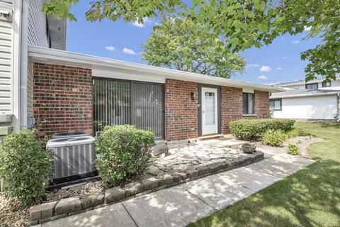 123 Fairlane Ct #C, Bloomingdale, IL 60108