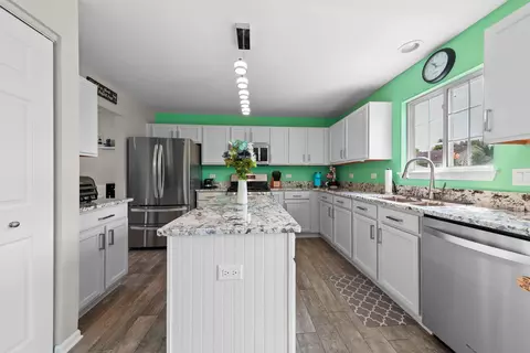 Kitchen - 1468 Sedge Pass, Minooka, IL 60447 photo 2 of 3