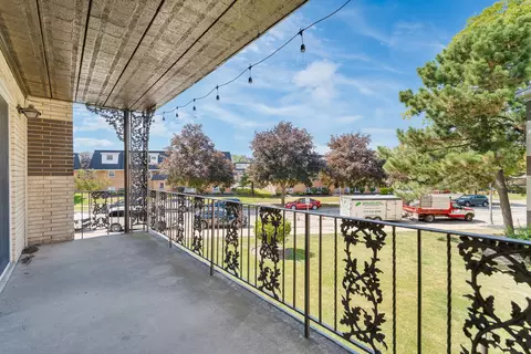 Exterior - 301 E Plainfield Rd #4, La Grange, IL 60525 photo 1 of 2