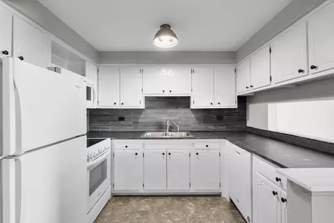 Kitchen - 301 E Plainfield Rd #4, La Grange, IL 60525 photo 1 of 3