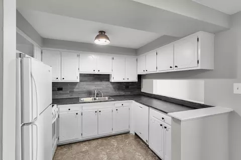 Kitchen - 301 E Plainfield Rd #4, La Grange, IL 60525 photo 3 of 3