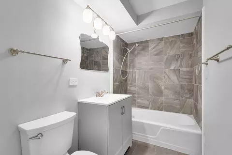 Bath - 301 E Plainfield Rd #4, La Grange, IL 60525 photo 1 of 1