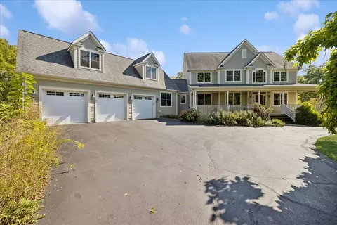 12915 Pleasant Valley Rd, Woodstock, IL 60098