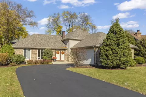 21 W756 Mccarron Rd, Glen Ellyn, IL 60137