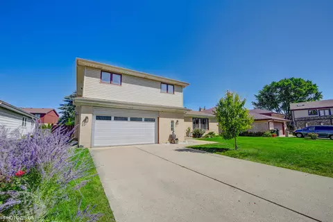 1510 W Russell Ct, Arlington Heights, IL 60005