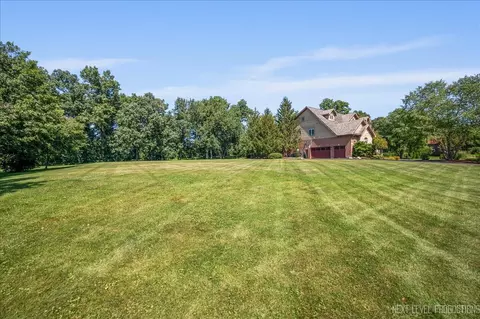 Exterior - 30 W260 White Oak Ln, Wayne, IL 60184 photo 11 of 11