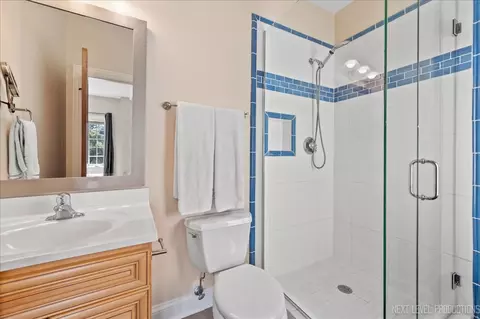 Bath - 30 W260 White Oak Ln, Wayne, IL 60184 photo 2 of 6