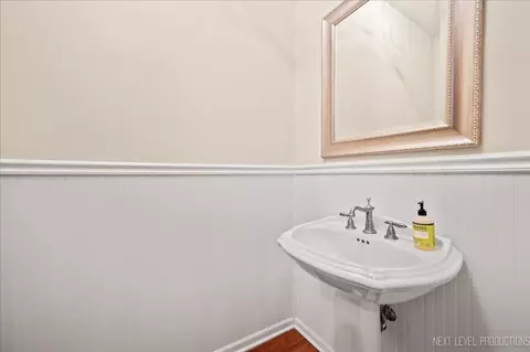 Bath - 30 W260 White Oak Ln, Wayne, IL 60184 photo 1 of 6