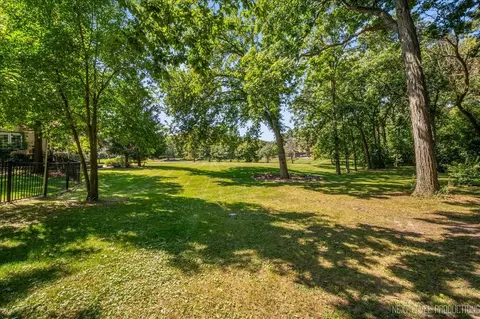 Exterior - 30 W260 White Oak Ln, Wayne, IL 60184 photo 9 of 11