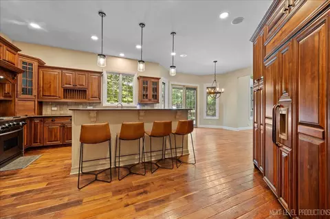 Kitchen - 30 W260 White Oak Ln, Wayne, IL 60184 photo 2 of 3