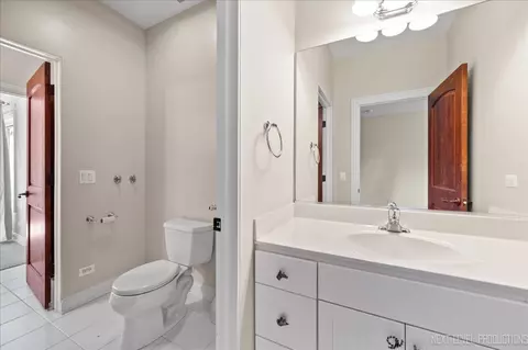 Bath - 30 W260 White Oak Ln, Wayne, IL 60184 photo 5 of 6