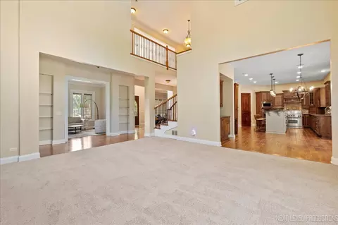 Living - 30 W260 White Oak Ln, Wayne, IL 60184 photo 4 of 6