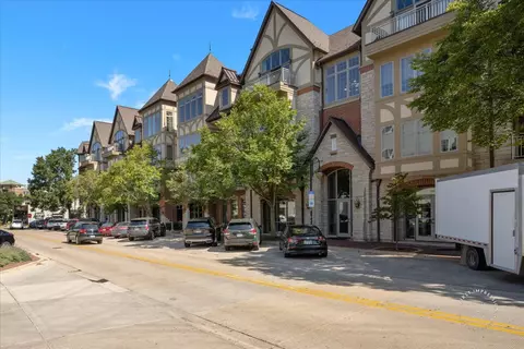 450 S 1st St #404, Saint Charles, IL 60174